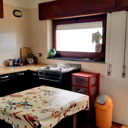 2 Bedrooms At 200 M Away From The With Sea View And Enclosed Garden Brancaleone Marina
