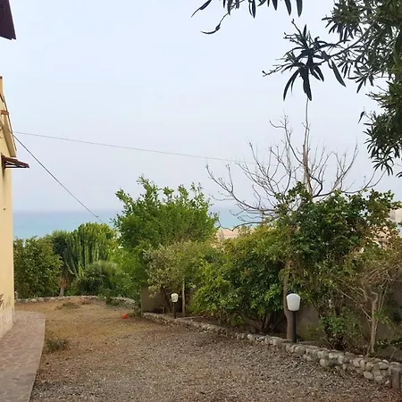 2 Bedrooms At 200 M Away From The With Sea View And Enclosed Garden